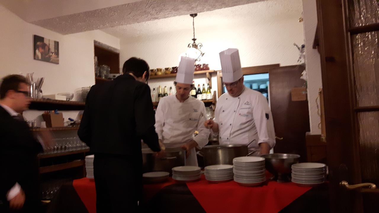 Casa Alpina De Filippi Hotell Macugnaga Exteriör bild