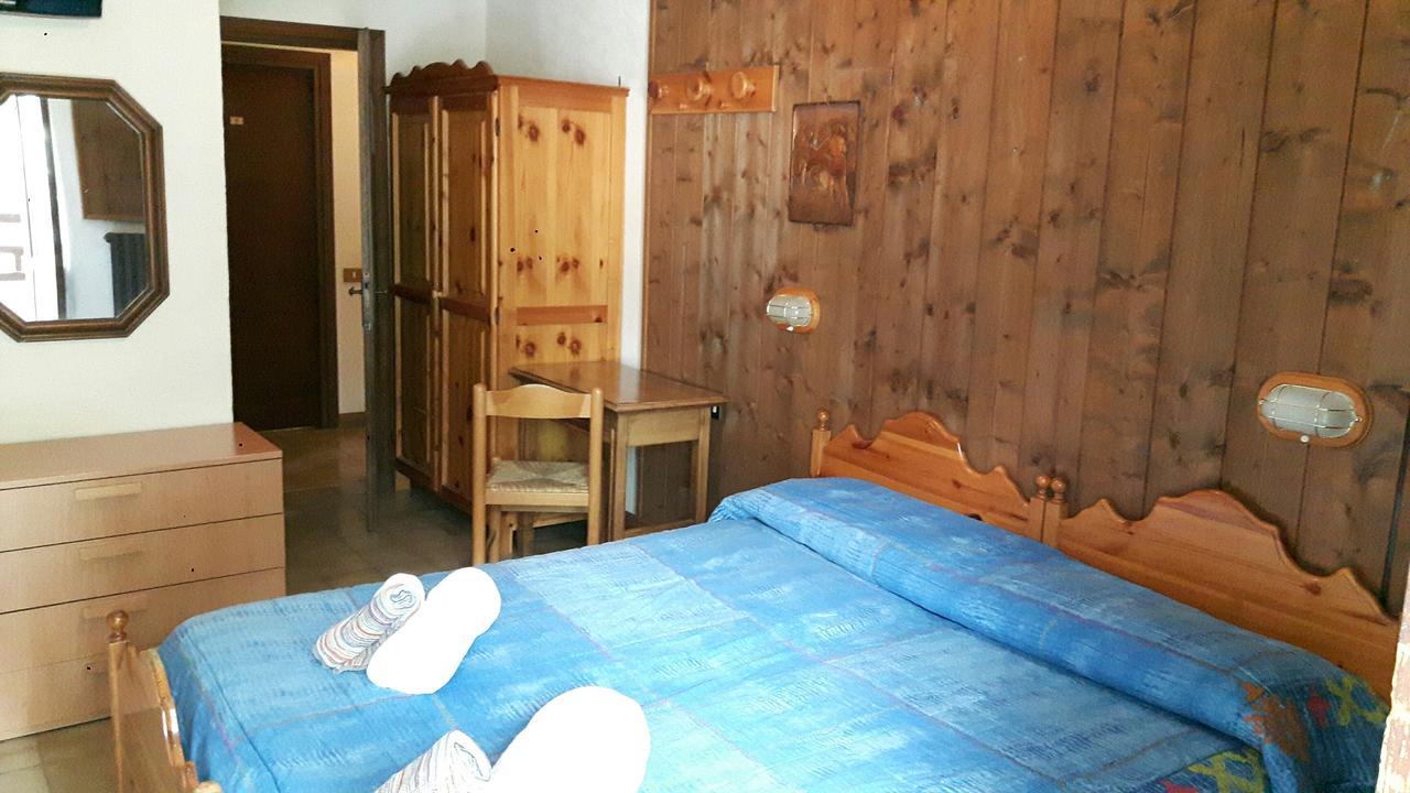 Casa Alpina De Filippi Hotell Macugnaga Exteriör bild