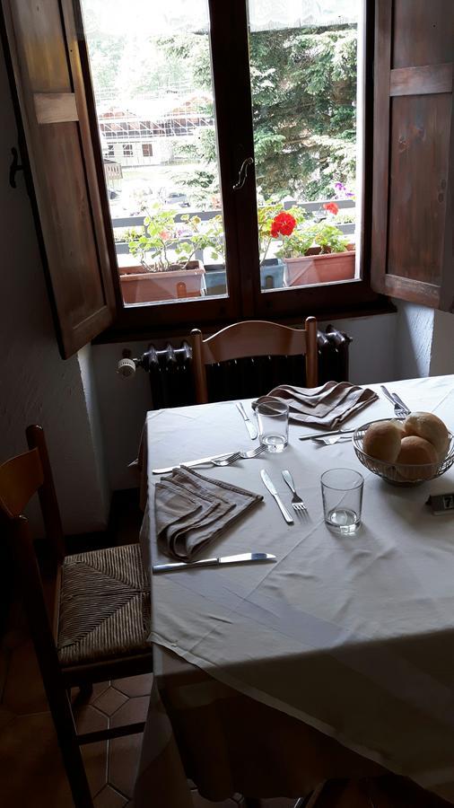 Casa Alpina De Filippi Hotell Macugnaga Exteriör bild