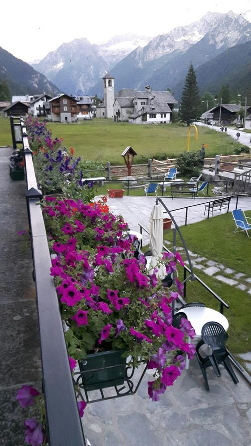 Casa Alpina De Filippi Hotell Macugnaga Exteriör bild
